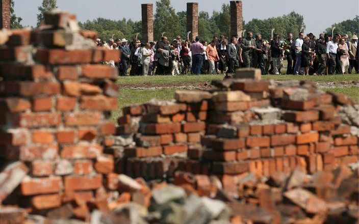 BERLIJN – Blauwdrukken van ontwerpen voor de uitbreiding van vernietingskamp Auschwitz in Polen zijn voor het eerst voor publiek te zien in Berlijn. De schetsen in gekleurde inkt en op vergeeld papier dateren uit 1941 en 1942. Foto EPA