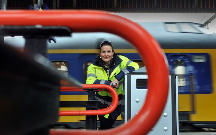 Marieke Roorda, locatiemanager van Utrecht‑Centraal Station. „Je kunt elke tien minuten je station poetsen, maar is de trein vertraagd, dan moppert de reiziger toch op de schoonmaker. Niets deugt dan meer.” Foto's Erik Kottier