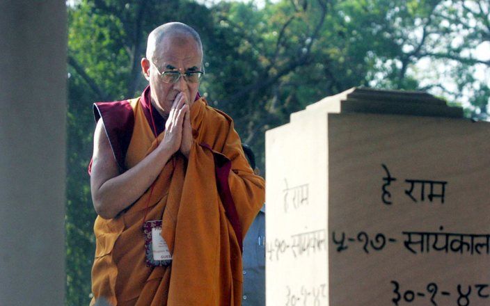 DEN HAAG – China wil niet dat de Tweede Kamer in juni de Tibetaanse dalai lama ontvangt als hij in Nederland op bezoek is. Foto EPA