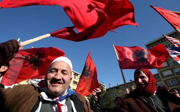 Kosovaarse albanezen vieren de onafhankelijkheid. Foto EPA