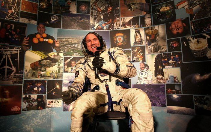 RIJSWIJK – De Nederlandse astronaut André Kuipers (50) gaat eind 2011 zijn tweede ruimtereis maken naar het internationale ruimtestation ISS. Dit keer voor een verblijf van een halfjaar. Dat is aanzienlijk langer dan zijn eerste trip in april 2004 die and