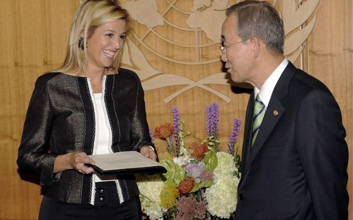 NEW YORK – Prinses Máxima is maandag in New York door de secretaris-generaal van de Verenigde Naties, Ban Ki Moon (r.), benoemd als ”Special advocate for inclusive finance for development”. In die hoedanigheid zal zij zich wereldwijd inzetten om financiël