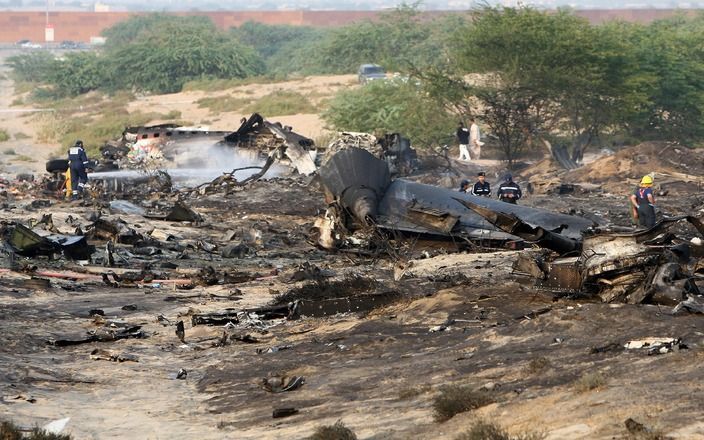 Het neergestorte vrachtvliegtuig uit Sudan. Foto's EPA