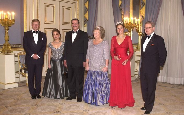 Koningin Beatrix ontving in 2003 de vorige Mexicaanse president, Fox, in Nederland. Komende week brengt de koningin een tegenbezoek. Foto's ANP