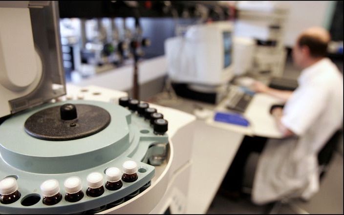 Het klinisch farmaceutisch toxicologisch laboratorium van de Haagse ziekenhuizen. Foto ANP