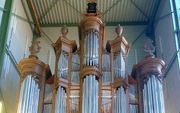 Het orgel voor de hersteld hervormde gemeente van Lunteren, opgesteld in de montagehal in Dordrecht. beeld Van den Heuvel Orgelbouw