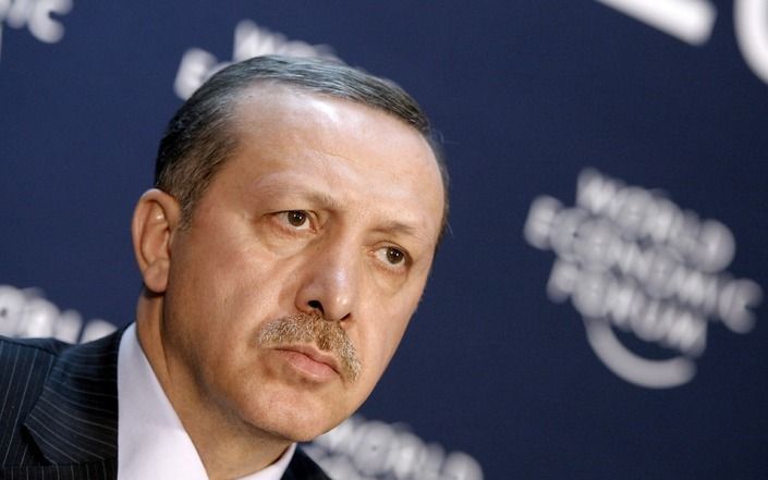 De strijdkrachten zien zich als hoeder van de grondwettelijke scheiding tussen religie en staat. Zij vrezen dat Erdogan van Turkije een strikt islamitische staat wil maken. Foto EPA