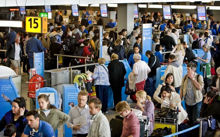 Drukte dinsdag op Schiphol. Foto ANP