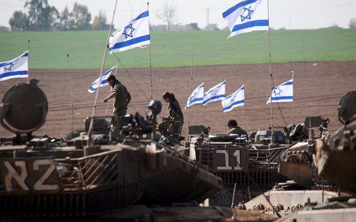 JERUZALEM - Het Israëlische leger meldt zich volledig uit de Gazastrook te hebben teruggetrokken. De militairen blijven voorlopig aan de Israëlische kant van de grens samengetrokken. Foto EPA