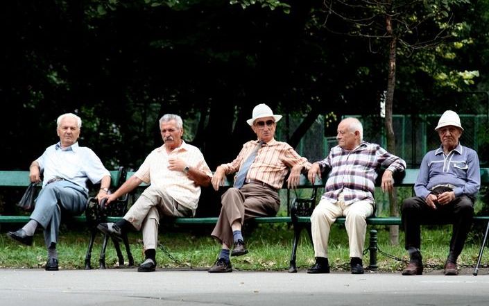 Ouderen zullen zich in de toekomst meer zelf moeten redden. Zorg is duur en in die sector dreigt een tekort aan handen. Dat onderstreept het belang van sterke gezins- en familierelaties en het belang van een hecht sociaal netwerk. Foto Everystockphoto