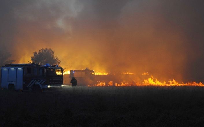 APELDOORN – Kale bomen, een stevige wind en een poos geen regen. Onder die omstandigheden kan een natuurbrand makkelijk ontstaan, zegt Adriaan Verstoep, die dinsdag de leiding had bij de brand in Hoog Soeren. Foto ANP