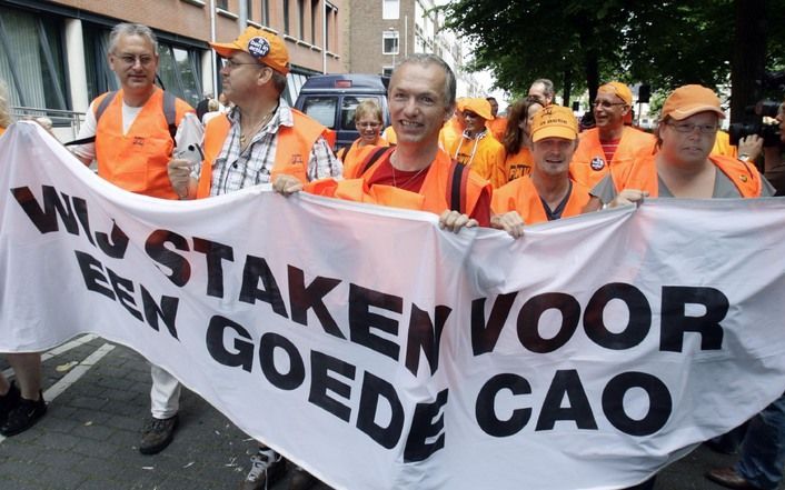 GRONINGEN - Honderden buschauffeurs voerden dinsdag 10 juni actie voor het gerechtsgebouw in Groningen. Foto ANP