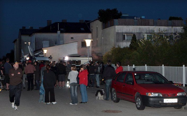 Fritzl bezocht donderdag voor het eerst weer de kelder in de plaats Amstetten waar hij zijn dochter 24 jaar lang misbruikt. Foto EPA