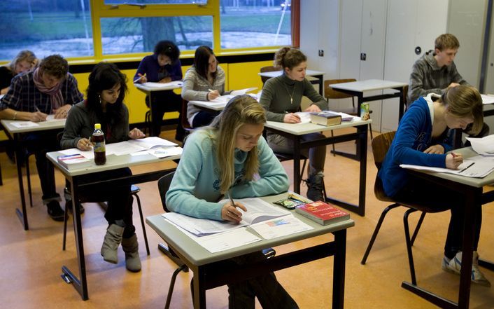 Leerlingen die op een zwakke school zitten, moeten recht krijgen op bijles die wordt betaald door de school of de overheid. Dat vindt de Onderwijs Consumenten Organisatie (OCO) in Amsterdam. Foto ANP