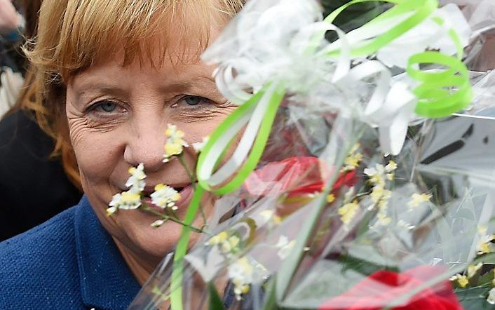 COTTBUS. De Duitse bondskanselier Merkel stak gisteren de Duitse Joden een hart onder de riem tijdens een betoging tegen antisemitisme. beeld AFP