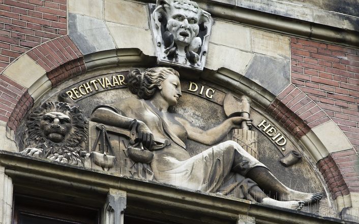 DEN HAAG - Vrouwe Justitia. De Nederlandse Vereniging voor Rechtspraak (NVvR) heeft flinke kritiek op het wetsvoorstel van minister Hirsch Ballin (Justitie) over de modernisering van de rechterlijke macht. Foto ANP