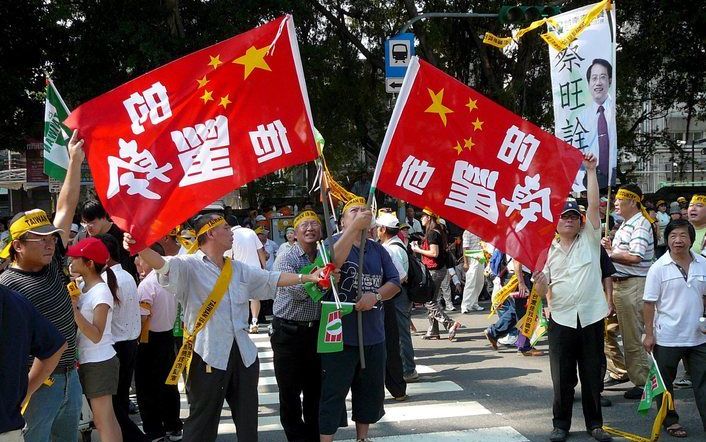 De ontmoeting tussen de Taiwanese president Ma Ying-jeou en de hoge Chinese gezant Chen Yunlin heeft donderdag in Taipei tot protesten van Taiwanese onafhankelijkheidsactivisten geleid. Foto EPA