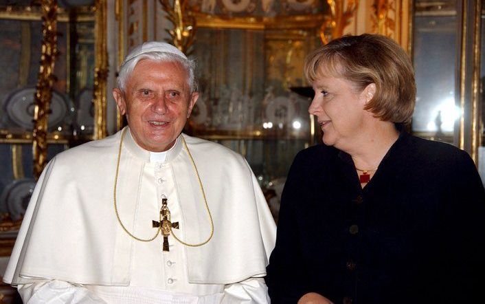 De Duitse bisschop Gregor Maria Hanke is „ontzet” over de oproep van bondskanselier Angela Merkel aan paus Benedictus XVI om duidelijk te maken dat het Vaticaan het ontkennen van de Holocaust niet aanvaardt. Foto EPA