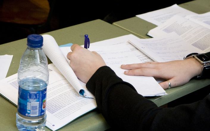 De opleidingen in het middelbaar beroepsonderwijs (mbo) krijgen een andere naam. Leerlingen kunnen in het vervolg kiezen voor ’funderend beroepsonderwijs’ of voor ’middelbaar beroepsonderwijs’. Deze twee categorieën moeten de niveaus 1 tot en met 4 vervan