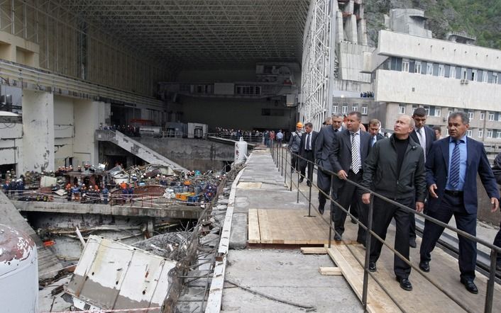 MOSKOU – Vijf dagen na de ramp in de grootste waterkrachtcentrale van Rusland zijn 66 lichamen geborgen. „Helaas vinden we nu alleen nog maar lichaamsdelen, maar we willen iedereen identificeren”, aldus de Russische minister van Burgerbescherming zaterdag