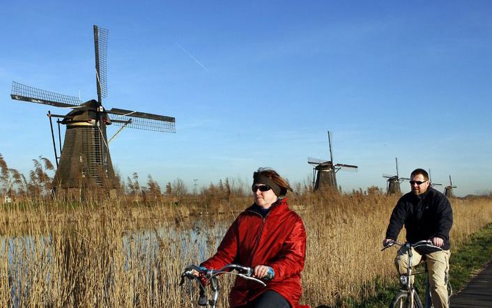 KINDERDIJK - Liefhebbers van monumenten kunnen dit weekeinde hun hart weer ophalen. Op de foto de molens van Kinderdijk. Foto ANP