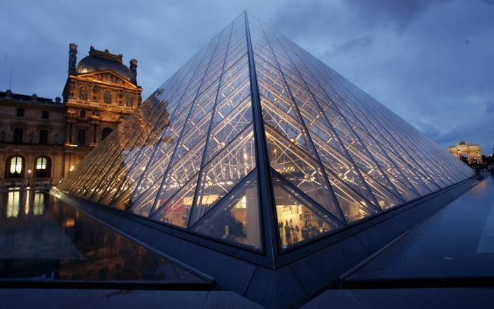 PARIJS – Frankrijk zal vijf historische muurschilderingen teruggeven aan Egypte. Dat heeft het Franse ministerie van Cultuur vrijdag bekendgemaakt. De stukken werden tussen 2000 en 2003 aangeschaft door het Parijse museum Louvre, volgens het ministerie in