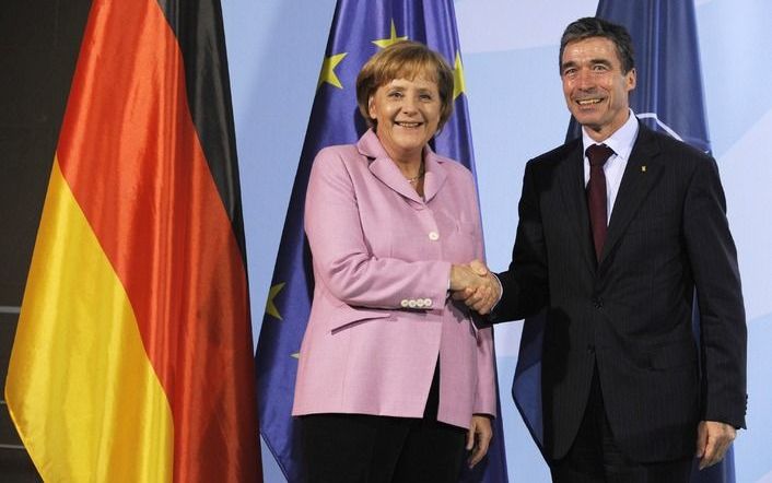 BERLIJN – Duitsland, Frankrijk en Groot–Brittannië willen op 28 januari in Londen een internationale conferentie over Afghanistan houden. Dat kondigde de Duitse regeringsleider Angela Merkel donderdag aan na een gesprek met NAVO–topman Anders Fogh Rasmuss