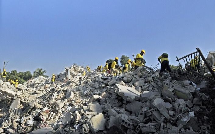 IQALUIT – De zeven rijkste industrielanden schrappen de schulden die het door een aardbeving verwoeste Haïti bij deze landen heeft uitstaan. Foto EPA