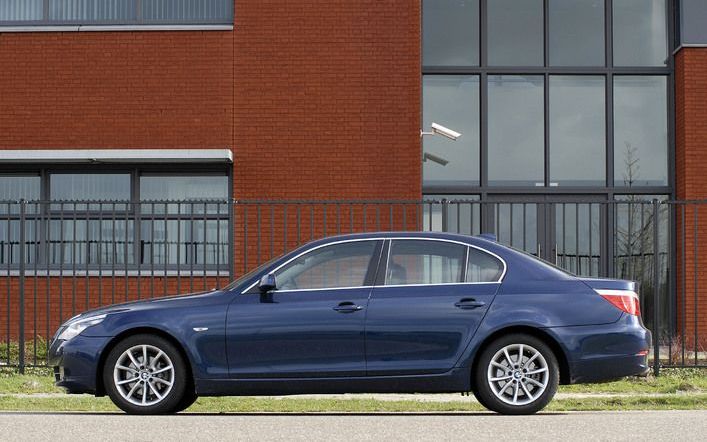 De BMW 520i heeft ongeacht de versnellingsbakkeuze een energielabel A. Die belofte wordt in de praktijk waargemaakt. Foto’s Tony Vos