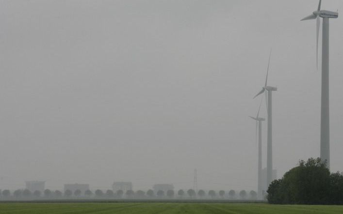 DE BILT - De meteorologen kunnen het nog niet met zekerheid zeggen, maar het lijkt erop dat Koninginnedag een natte dag wordt. Foto ANP