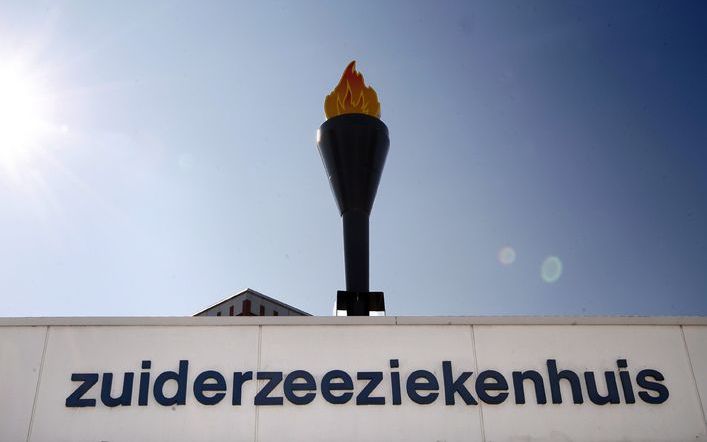 De IJsselmeerziekenhuizen in Lelystad en Emmeloord dreigen failliet te gaan. Een woordvoerster stelde donderdag dat het onzeker is of het personeel na oktober nog salaris krijgt uitbetaald. Foto ANP