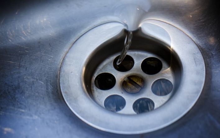 Verpleegkundigen overtreden massaal de voorschriften voor handhygiëne. Foto ANP