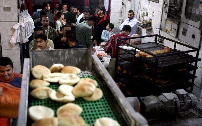 GAZA–STAD – De grootste meelfabriek van de Gazastrook moet worden stilgelegd bij gebrek aan graan. Dat heeft de directeur van de fabriek, Ziad al-Farra, woensdag gezegd. Foto EPA