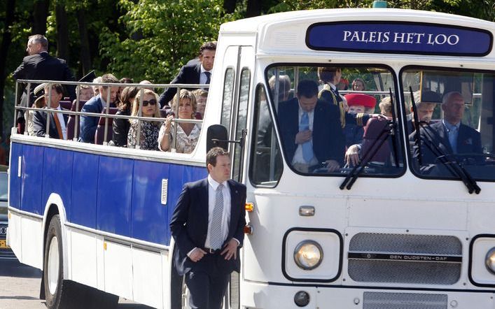 APELDOORN – In de bus met de koningin heerste kort na de aanslag in Apeldoorn op Koninginnedag alom verwarring.