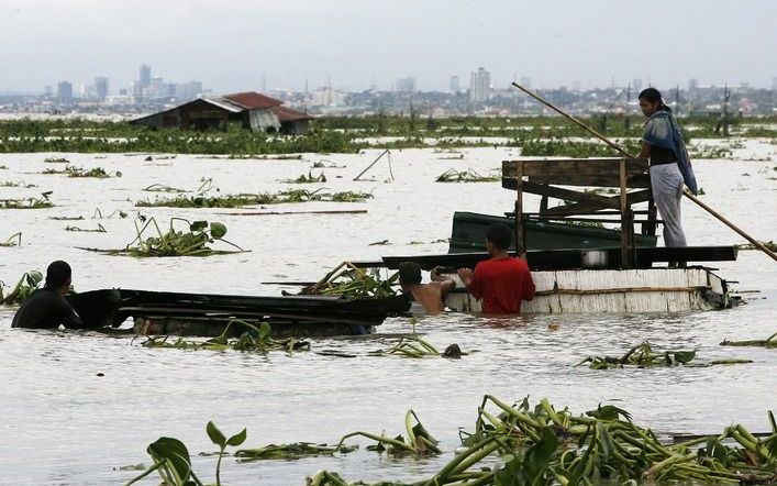 MANILLA – De Filipijnen zijn vrijdag getroffen door de vierde orkaan in een maand tijd. Hevige regenval en wind teisterden de oostkust. Foto EPA