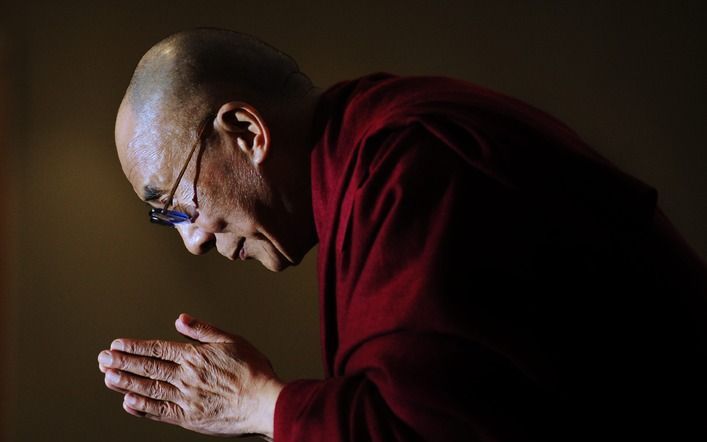 PEKING – Een Tibetaanse filmmaker die een documentaire maakte waarin Tibetanen de dalai lama prijzen en over Chinese onderdrukking klagen, is door een Chinese rechtbank tot zes jaar gevangenisstraf veroordeeld. Dit hebben familie en medestanders van de re