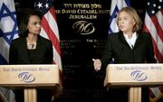 Israëlisch minister Livni van Buitenlandse Zaken tijdens een persconferentie in Jeruzalem met haar Amerikaanse ambtgenoot Condoleezza Rice. Voor Livni is een democratisch en veilig thuisland voor het Joodse volk de bestaansreden voor de staat Israël in he