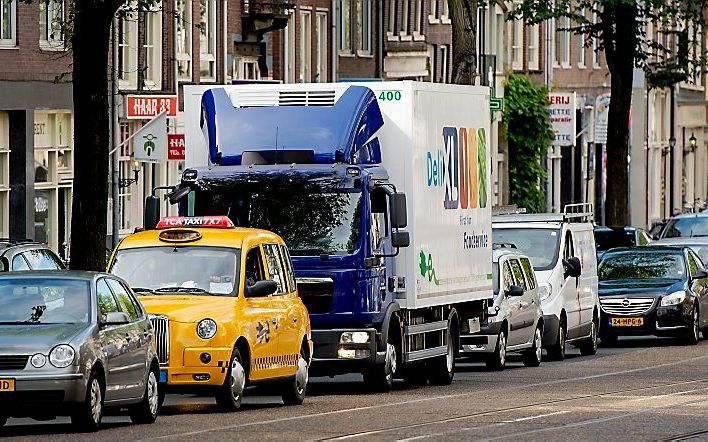 Verkeer in het centrum van Amsterdam. beeld ANP, Robin van Lonkhuijsen