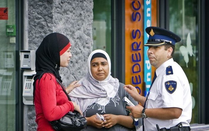 AMSTERDAM - Werknemers en ouders zijn aangeslagen over de dood van de eigenaresse van het kinderdagverblijf. De 33-jarige vrouw werd maandagavond door een nog onbekende persoon doodgestoken op de parkeerplaats voor het verblijf. Foto ANP