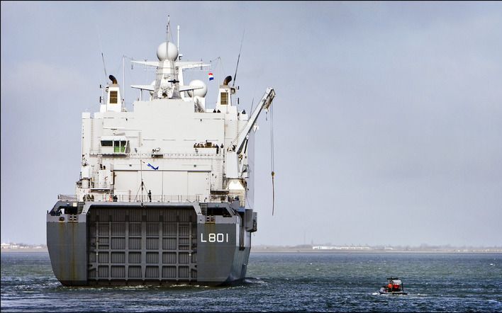 DEN HAAG – Het amfibische transportvaartuig de Hr. Ms. Johan de Witt van Defensie vertrekt volgende week maandag vanuit Den Helder voor twee maanden naar Afrika. Foto ANP