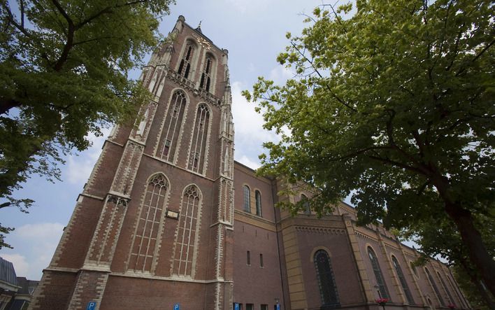 UTRECHT – Als kerken samengaan, loopt dat vaak uit op een Via Dolorosa. Deze lijdensweg is het gevolg van een fusiebesluit genomen uit armoe: de groep wordt te klein, of te oud. Pas als er geen andere mogelijkheden meer zijn, wordt er gekeken naar fusie. 