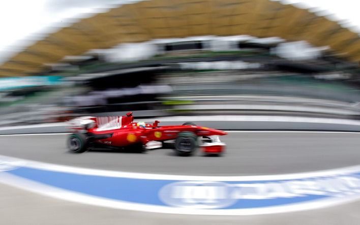 Ferrari racewagen in actie. - Foto EPA