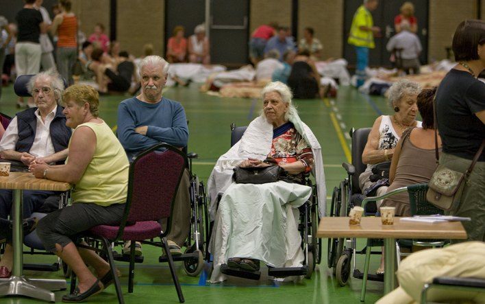 Wachten in de sporthal. Foto ANP.