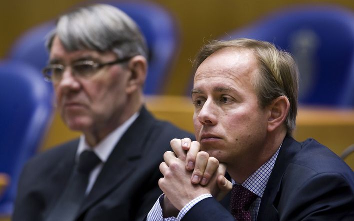 De ChristenUnie en de SGP in de Tweede Kamer vinden dat Bos had kunnen wachten tot maandag met de reddingsoperatie van ING. Foto ANP