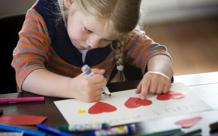 AMERSFOORT - Hoewel de animo voor Moederdag de laatste vijf jaar met 10 procent is gedaald, geven we er niet minder aan uit. Gemiddeld wordt dit jaar ruim 36 euro uitgegeven aan de dag die moeders in het zonnetje zet, een stijging van ruim 2,5 procent ten