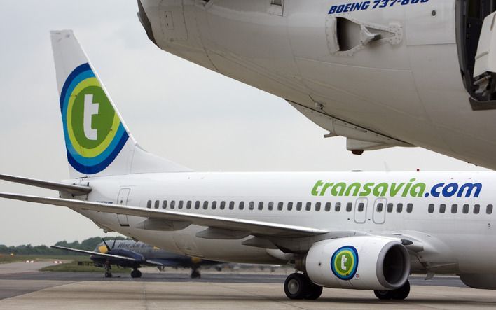 AMSTERDAM – Luchtvaartmaatschappij Transavia.com heeft voor het eerst sinds juli vorig jaar de brandstoftoeslagen op zijn tickets verhoogd. De onderneming meldde dinsdag dat de tarieven gemiddeld met 3,50 euro per enkele reis omhoog zijn gegaan. Foto ANP