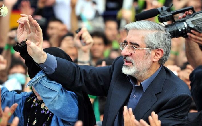 TEHERAN – De vooraanstaande hervormers Mohammad Khatami en Mehdi Karoubi nemen zitting in de leiding van de nieuwe Iraanse protestbeweging van Mir Hossein Mousavi. Dat meldde dinsdag het persbureau ILNA. Foto EPA