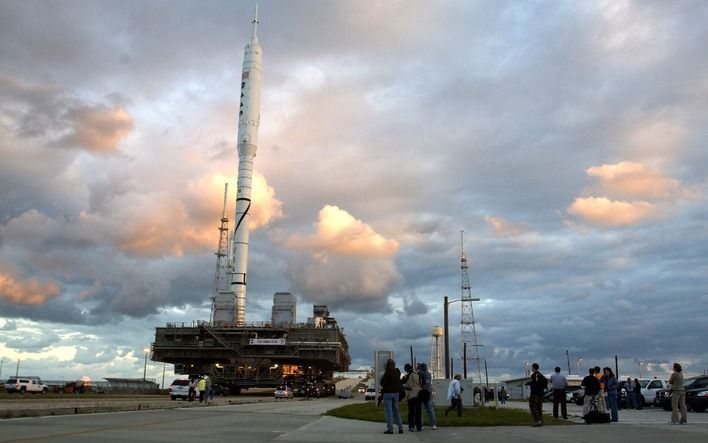 HOUSTON - Media fotograferen en filmen de nieuwe raket Ares I. De rekenkamer van de Verenigde Staten vreest een ramp als ruimtevaartorganisatie NASA de raket lanceert. Foto EPA