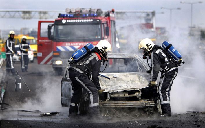 In Leidschendam zijn zondag drie auto's uitgebrand. Foto: een archiefopname van een autobrand bij Badhoevedorp. Foto ANP