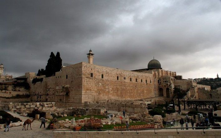 JERUZALEM – Onder de al Aqsamoskee op de Tempelberg liggen mogelijk resten van een Byzantijnse kerk. Daarop wijst de aanwezigheid van een mozaïekvloer onder de moskee. Foto EPA